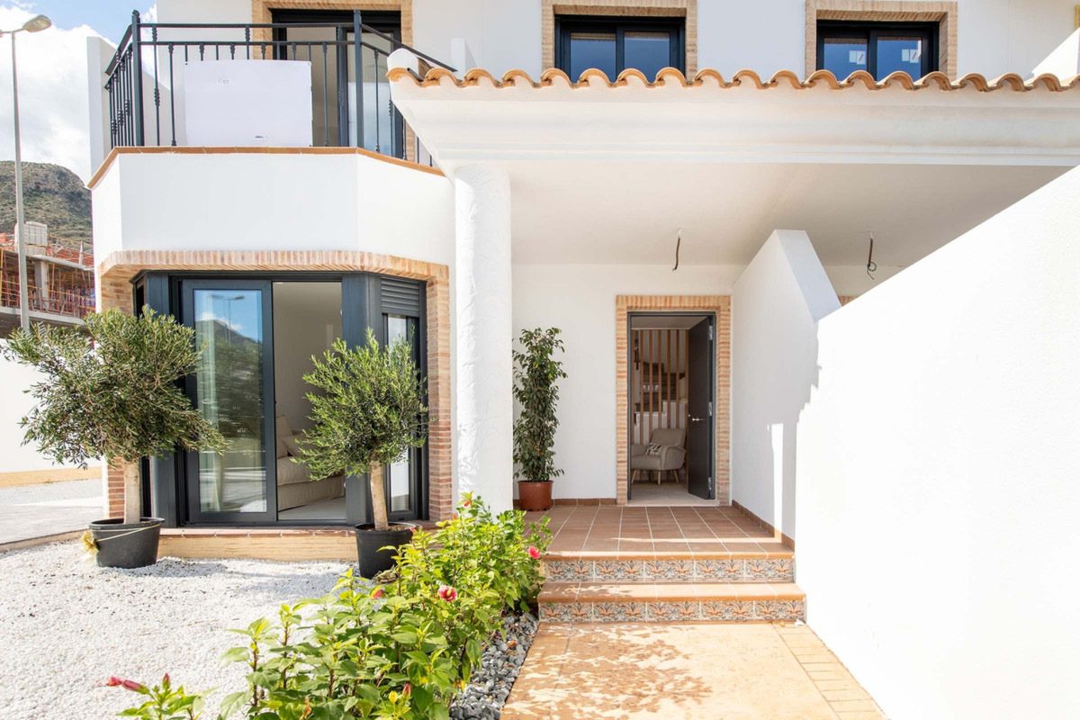 Vegasol Homes 2 - Bungalows, Cox: Foto 1 van 14