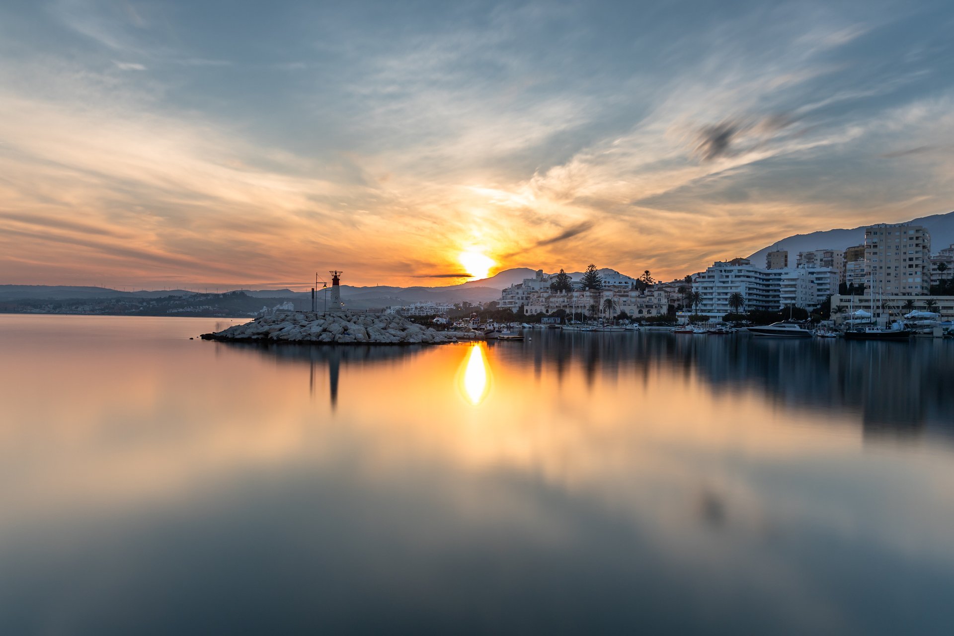 Vastgoed kopen in Estepona, zicht op de haven